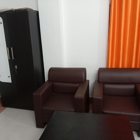 Niroda Guest House Guwahati Bagian luar foto