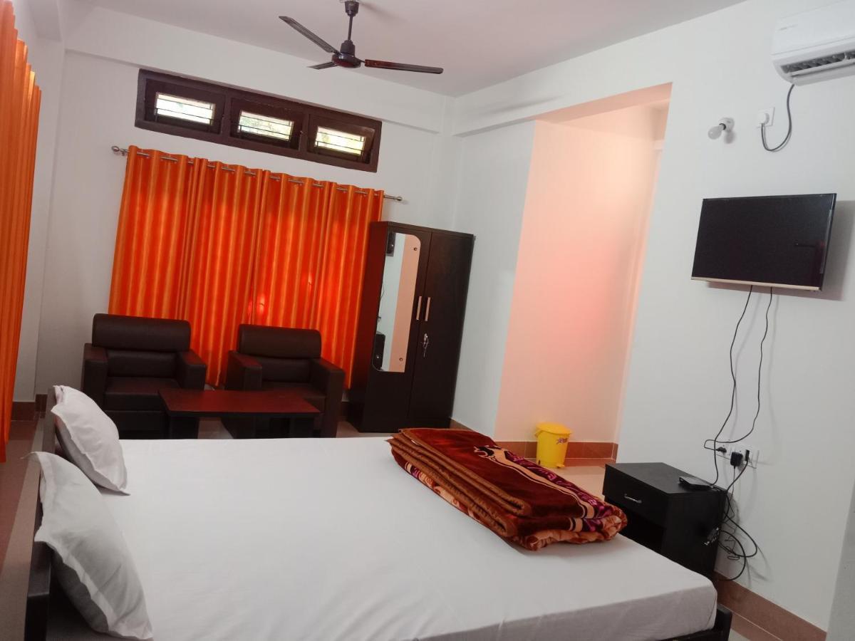 Niroda Guest House Guwahati Bagian luar foto