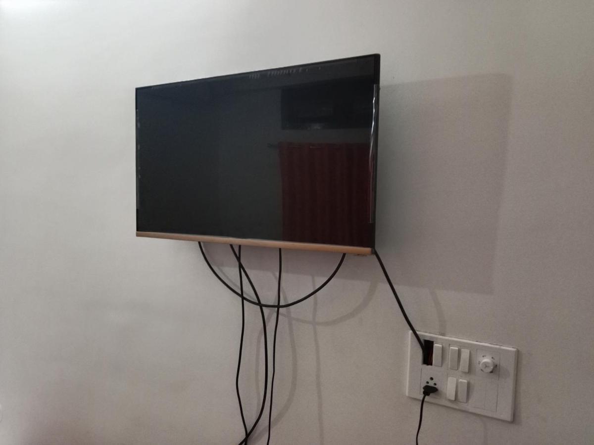 Niroda Guest House Guwahati Bagian luar foto