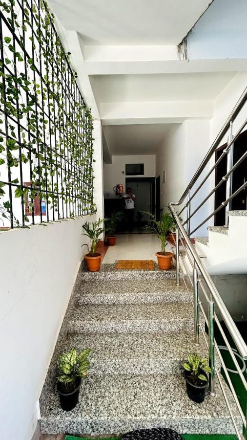 Niroda Guest House Guwahati Bagian luar foto